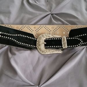 Cowgirl hip hugging cow girl belt wire bling